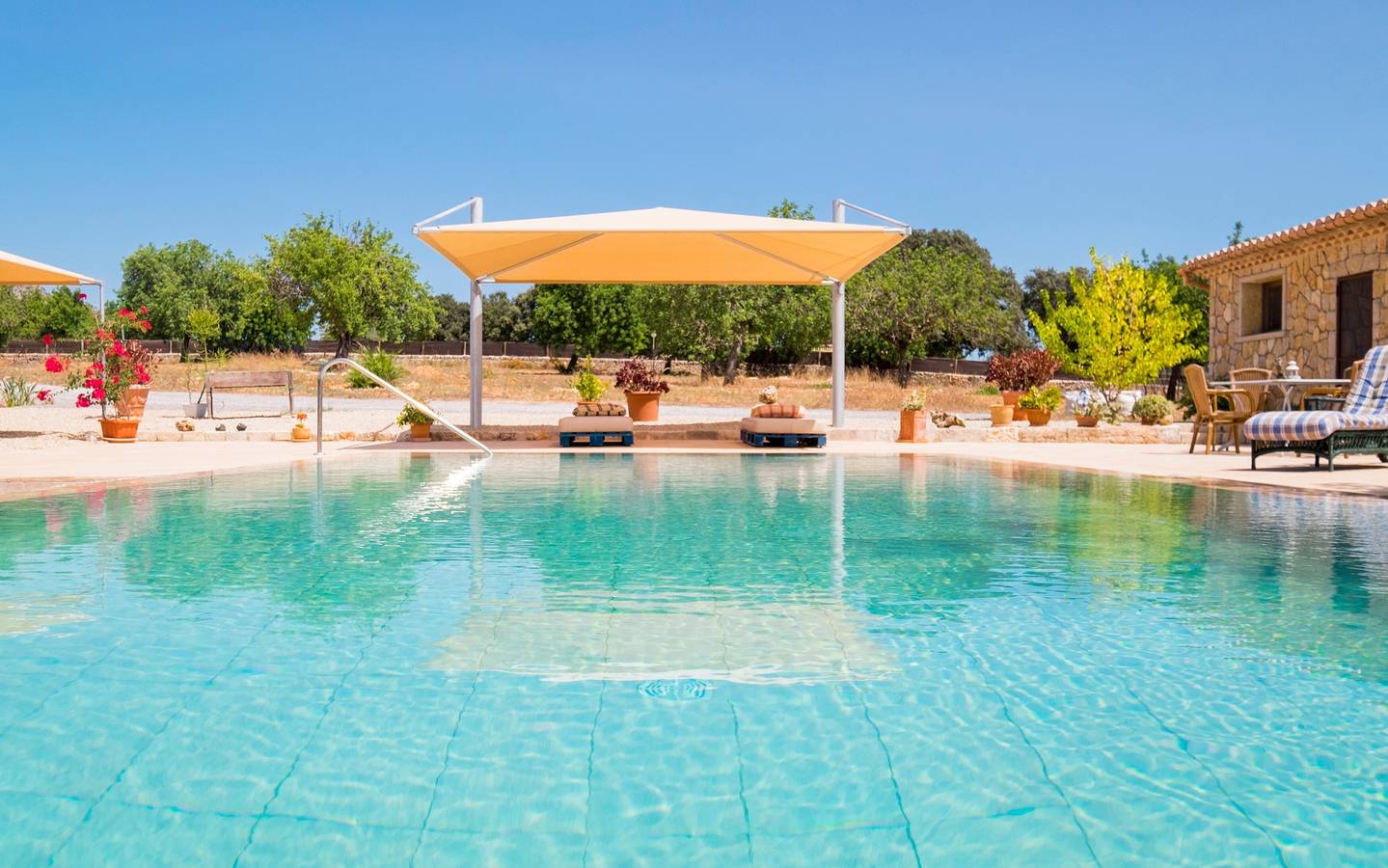 Villa met stenen gevel en zwembad - Villa Erdei de Buteasa y Preluca in Inca, Mallorca Binnenland