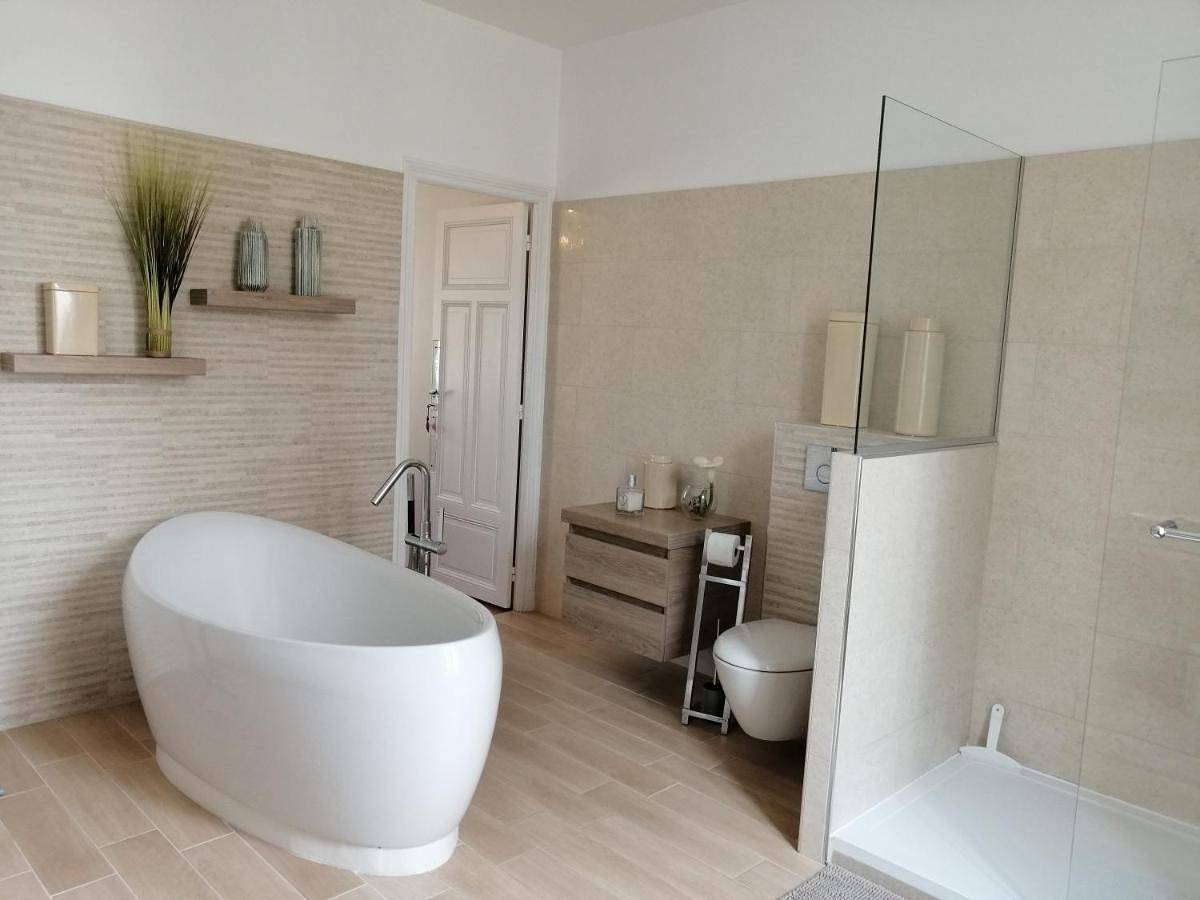 Chambres d'Hôtes de luxe Côté Parc-Côté Jardin avec parking privé gratuit in Nevers, Nièvre