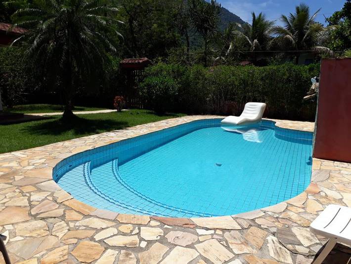 Casas e apartamentos de temporada para 2 pessoas, com piscina e jardim na Praia de Itamambuca