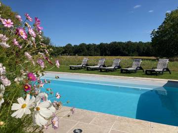 Location de vacances pour 5 personnes, avec piscine et jardin à Hommes