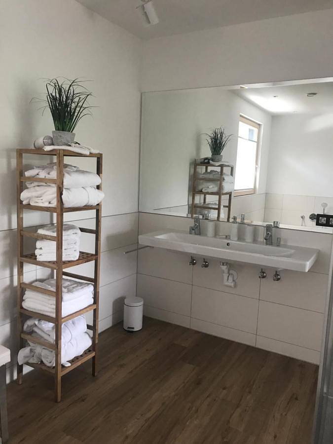 Ferienwohnung für 6 Personen, mit Ausblick und Terrasse sowie Seeblick in Gmunden - 4