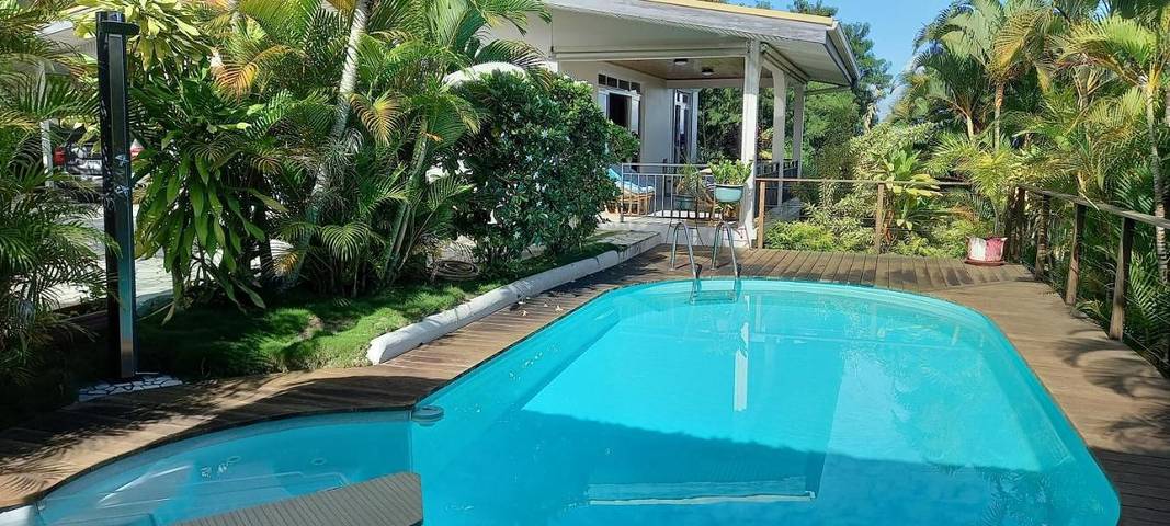 Villa pour 6 personnes, avec vue ainsi que piscine et jardin, animaux acceptés dans Tahiti