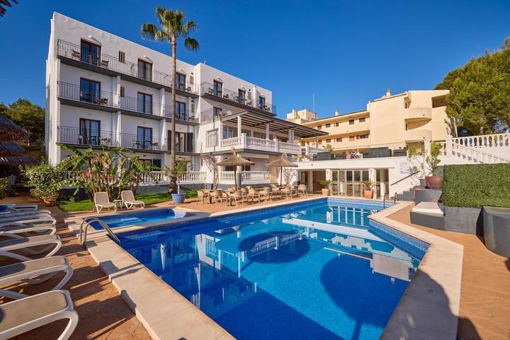 Hôtel pour 2 personnes, avec Terrasse ainsi que Jardin et Piscine à Santa Ponsa