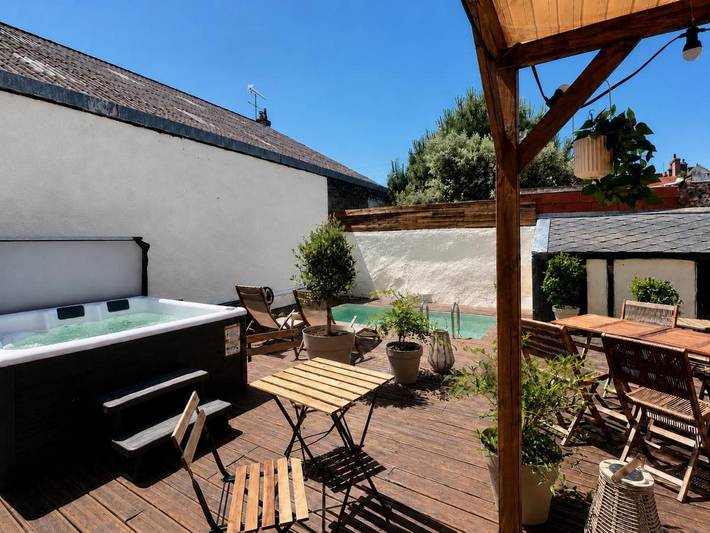 Appartement de vacances pour 2 personnes, avec jacuzzi ainsi que terrasse et piscine