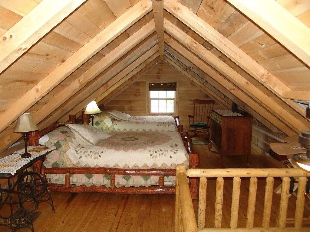 Sassafras Ridge Log Cabin by Garden of the Gods in the Shawnee National Forest in Shawnee National Forest
