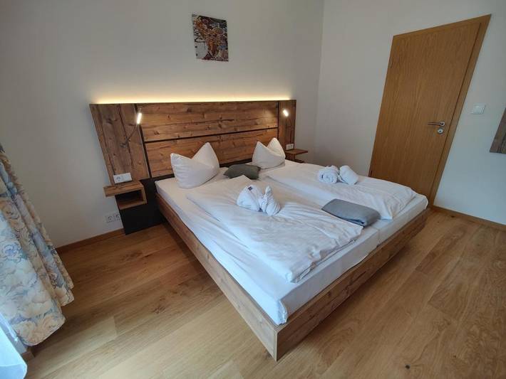 Hotel für 3 Personen, mit Pool und Sauna sowie Ausblick und Garten in Neukirchen (Niederbayern)