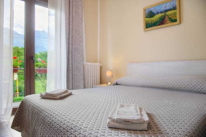 Apartamento inteiro, Apartamento 'Alexandra' com vista montanha, Wi-Fi e ar condicionado in Megolo Mezzo, Pieve Vergonte