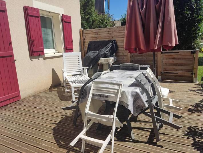 Location de vacances pour 5 personnes, avec terrasse ainsi que bassin pour enfant et piscine dans Saint-Geniez-d'Olt-et-d'Aubrac - 2