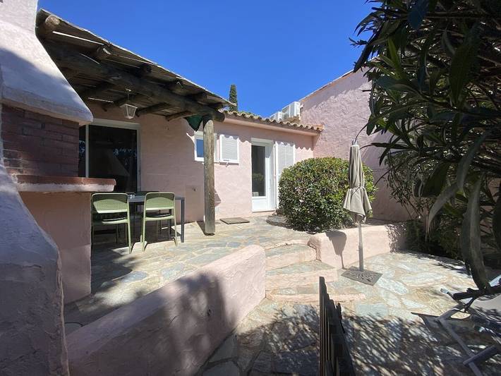 Encantadora villa con jardín, cerca de Santa Giulia y a 2,5 km de la costa in Santa Giulia, Porto Vecchio