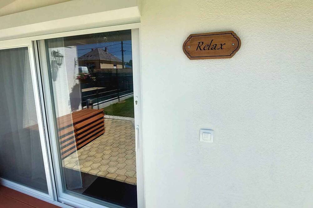 Ganze Wohnung, Ferienwohnung im Erdgeschoss ,gut ausgestattete Küche und einen Blick auf den Garten in Bük, Komitat Eisenburg