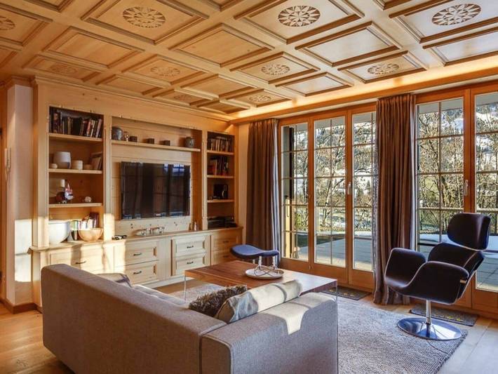 Ferienwohnung für 7 Personen, mit Balkon/Terrasse und Whirlpool sowie Terrasse und Garten in Schönried