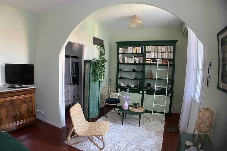 Chambre Indépendante Dans Maison de Ville à 10 Minutes a Pied du Centre Ville in Cannes, Mediterranean Coast (France)