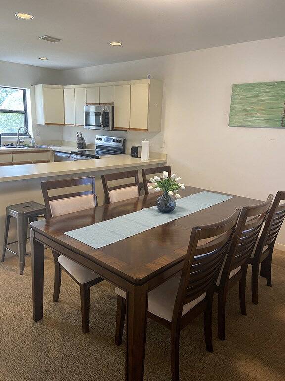 Large peaceful townhome, backs to open green space, short drive to theme parks! in Lake Marion (FL)