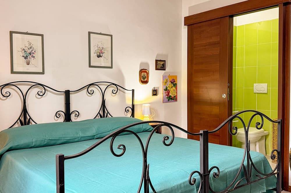 Casa Costanzo - Two Bedroom Villa, Sleeps 5 in Ortona (Municipality), Chieti Province