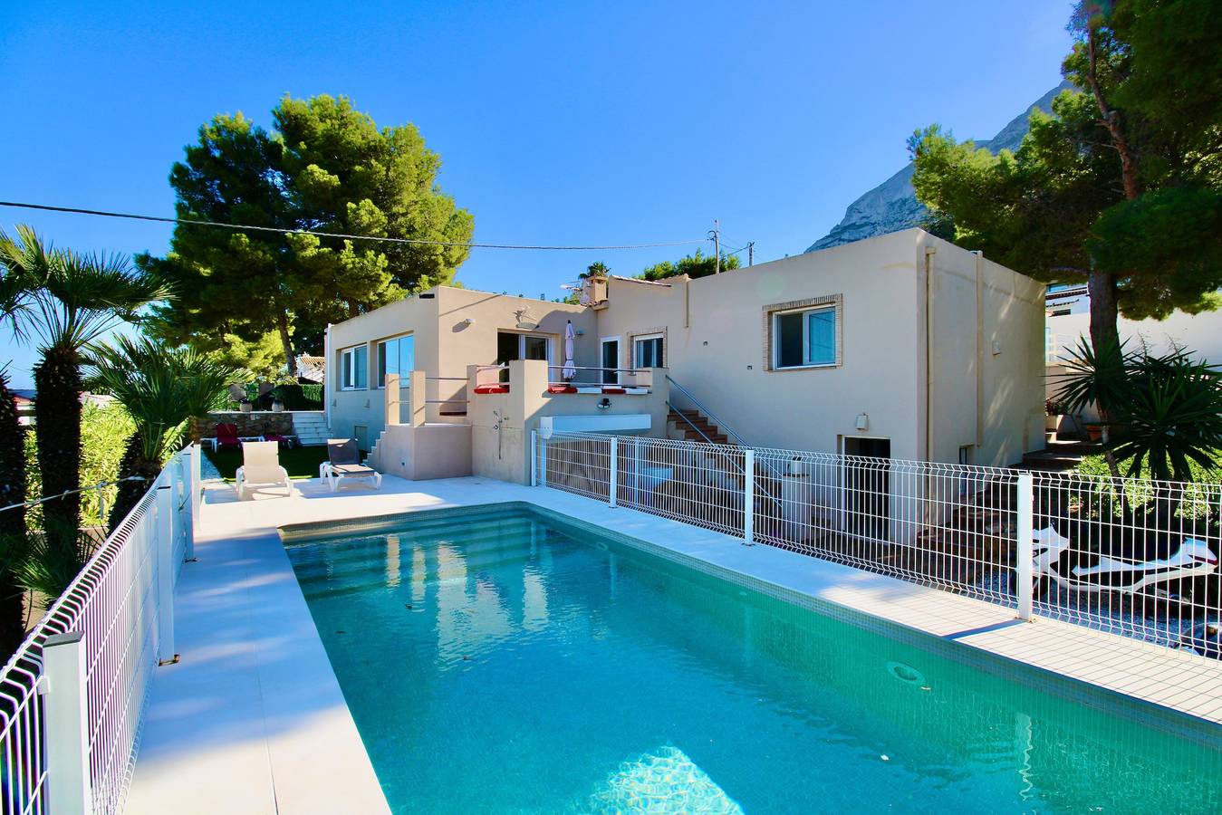 Casa de vacaciones 'Villa Betty' con vistas al mar, Wi-Fi y aire acondicionado in Montgó, Dénia