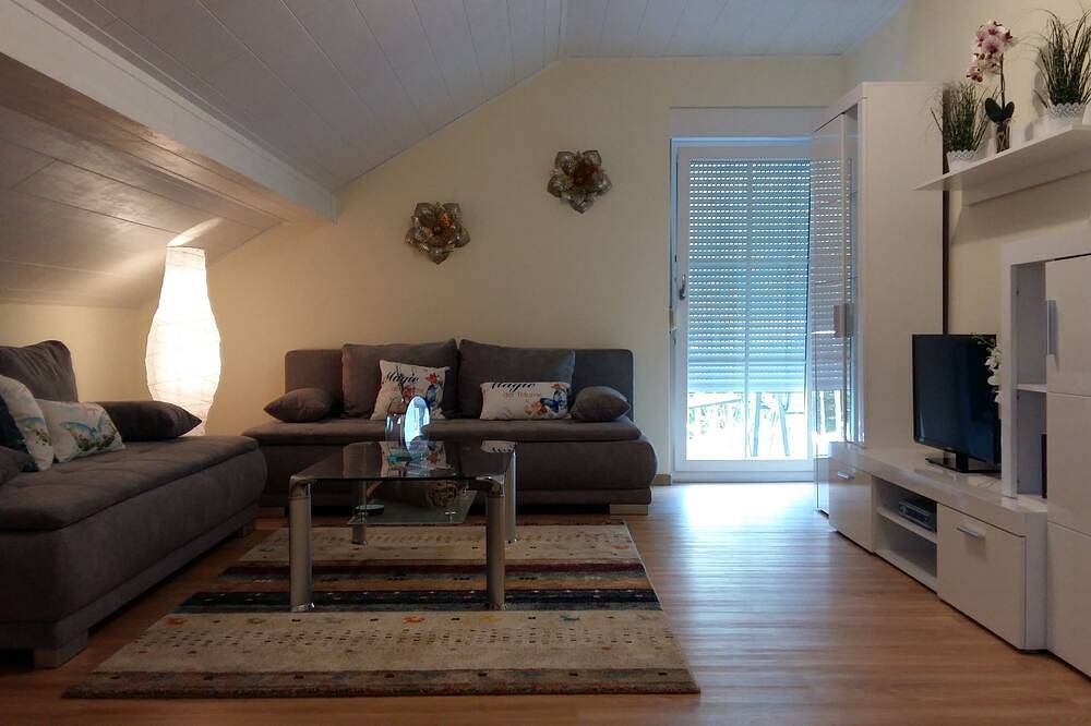 Ganze Wohnung, Neue Ferienwohnung, die zum Entspannen und zum Erkunden der Region einlädt in Büchelkühn, Schwandorf