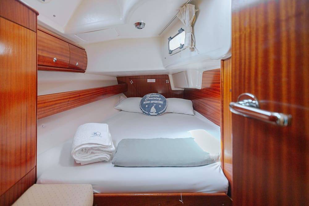 Sail into Serenity: Discover Albufeira's Charm aboard Our Elegant Sailboat in Albufeira, District de Faro