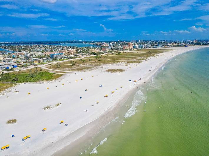Vacation rental for 2 people, with pool and terrace in Treasure Island