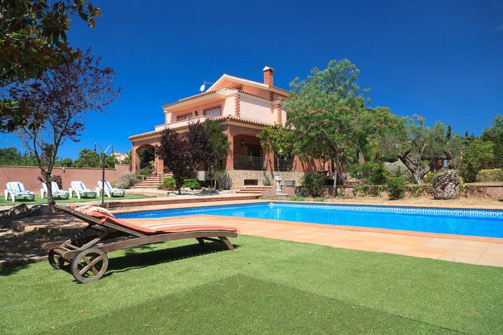 Casa rural para 10 personas, con Terraza y Jardín en Aleixar