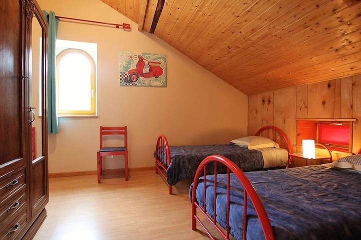 Gîte pour 6 personnes, avec Jardin à Cerzat - 4