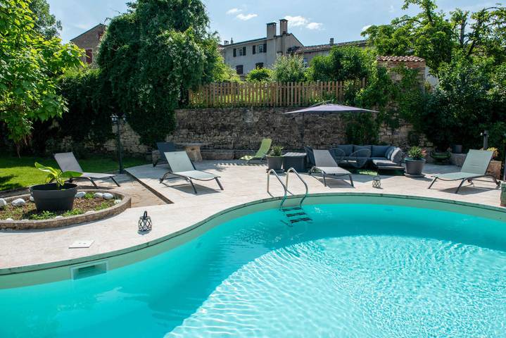 Gîte pour 4 personnes, avec Terrasse ainsi que Jardin et Piscine à Les Cabannes (Tarn)