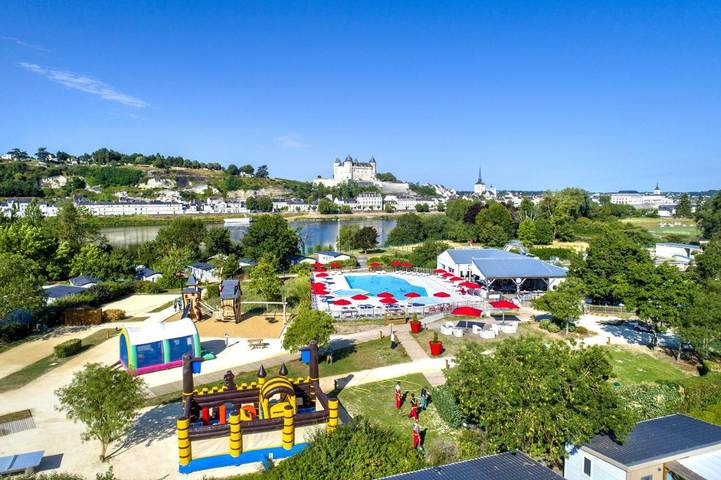 Camping pour 2 personnes, avec Terrasse ainsi que Jardin et Piscine