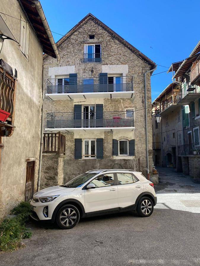 Location de vacances pour 8 personnes, avec balcon et vue, animaux acceptés à Beauvezer