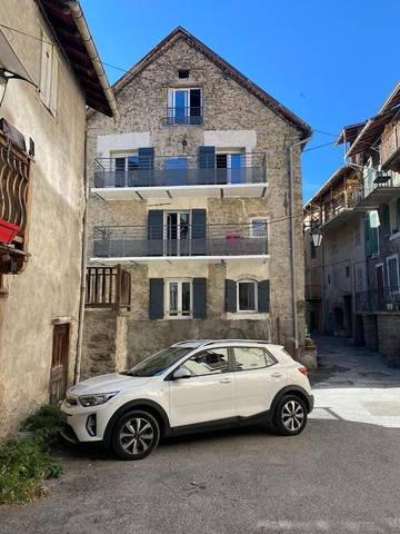Gîte pour 8 personnes, avec balcon et vue, animaux acceptés à Beauvezer