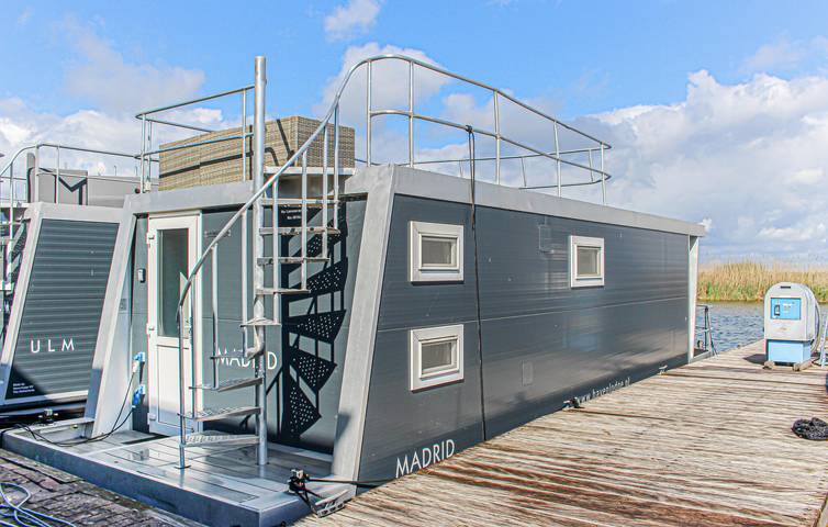 Ferienhaus für 6 Personen, mit Terrasse und Ausblick sowie Seeblick in Lelystad