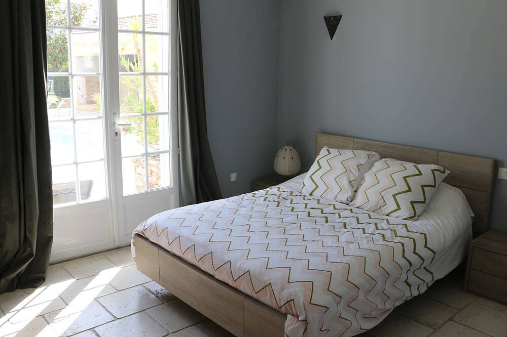 Villa with exceptional pool, 15 people in Aléria, Corte en omgeving