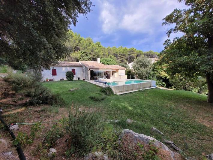 Location de vacances pour 4 personnes, avec jardin ainsi que vue et piscine, adapté aux familles à Cheval-Blanc - 4