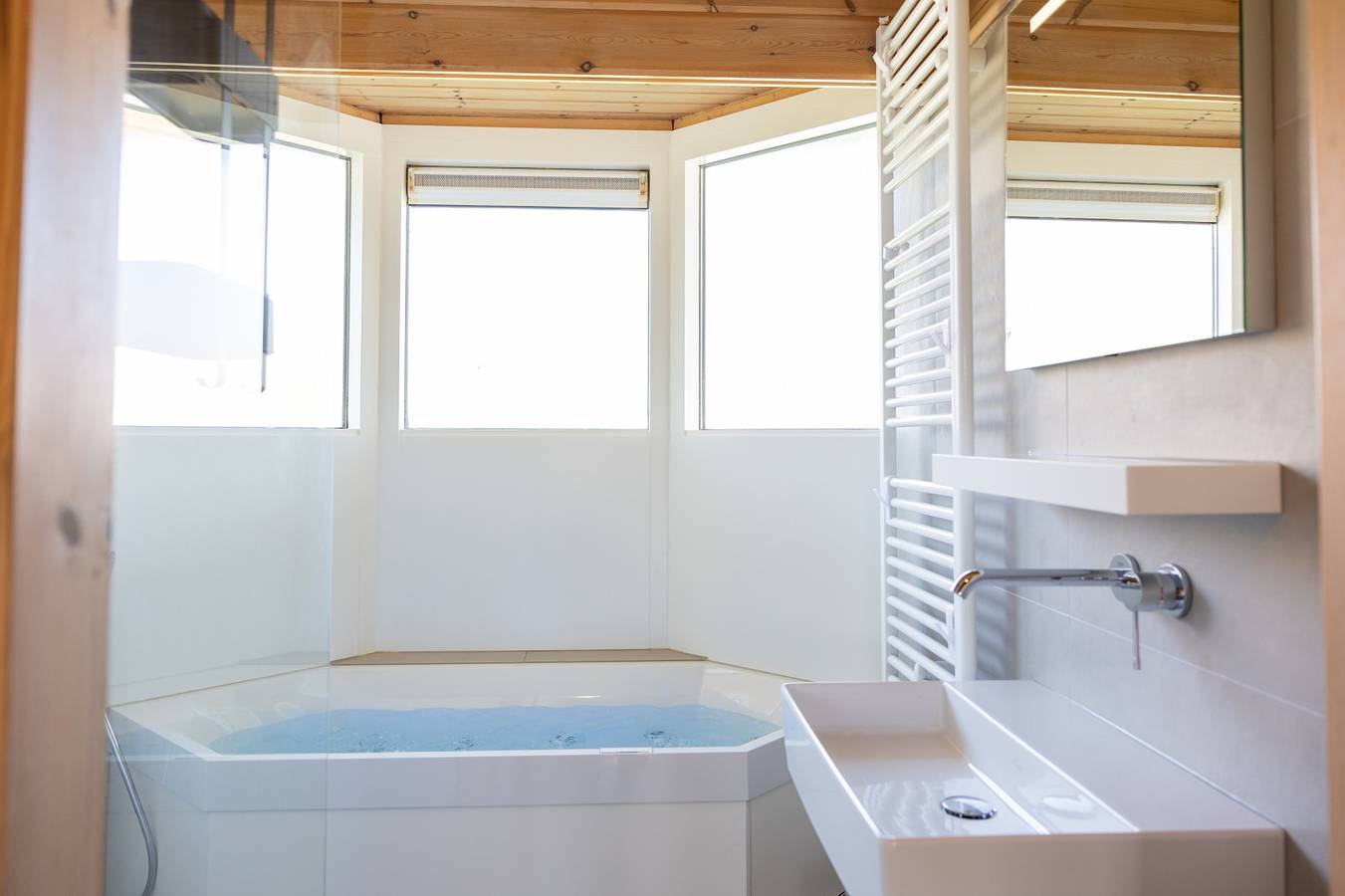 Kinderfreundlicher Bungalow für 4 Personen mit Whirlpool und Holzofen in Oosterend, Westfriesische Inseln