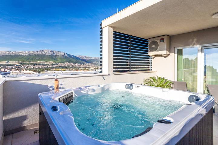 Ferieleilighet for 8 personer, med Balkong og Jacuzzi i Kroatia