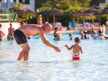 Camping pour 4 personnes, avec bassin pour enfant, animaux acceptés dans les Pouilles