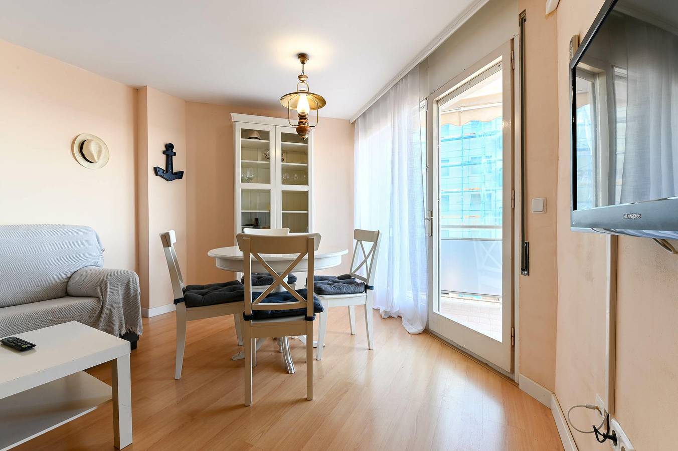 Appartement entier, At066 Boabi: Appartement avec A/C, wifi et parking en face de la plage in Torredembarra, Costa Dorada