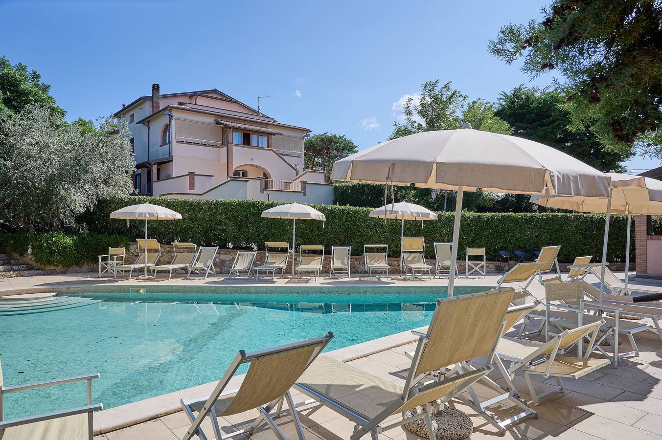 Appartamento intero, Appartamento "Verde" con vista mare, piscina condivisa e Wi-Fi in San Vincenzo, Costa degli Etruschi