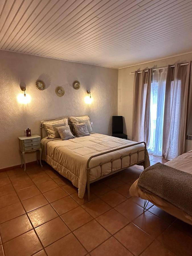 Location de vacances pour 8 personnes, avec vue et terrasse à Saint-Laurent-de-Cerdans - 2