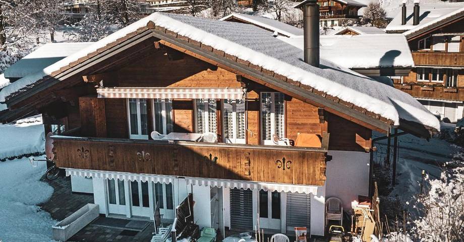 Ferienwohnung für 4 Personen, mit Balkon und Terrasse sowie Garten und Sauna in Lenk