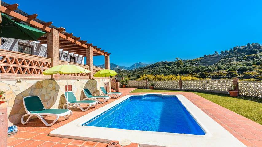Villa for 6 people, with pool and balcony/terrace - 1