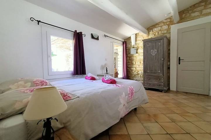 In der Provence Anwesen bestehend aus 2 Häusern mit 15+ Betten und Pool in Carpentras, Vaucluse