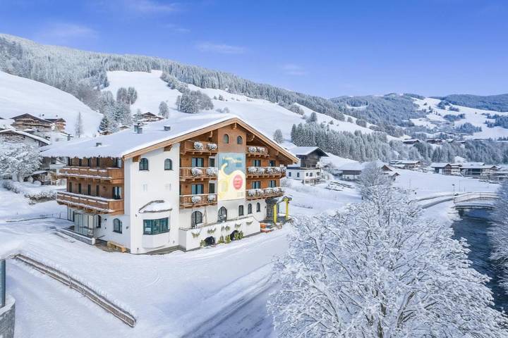 B&B für 5 Personen, mit Ausblick und Garten sowie Sauna, mit Haustier in Saalbach