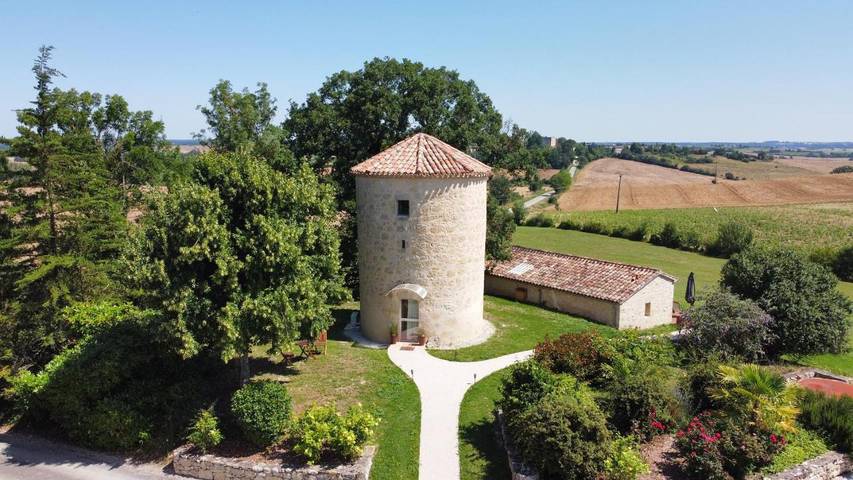 Location de vacances pour 2 personnes, avec piscine ainsi que jardin et vue à Terraube - 2