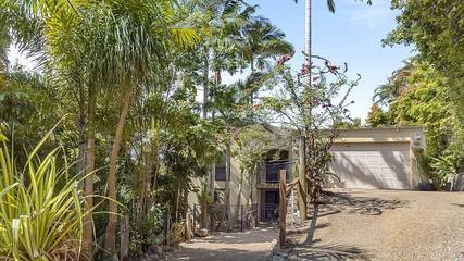 Holiday Letting for 9 People in Coolum Beach, Sunshine Coast, Photo 2