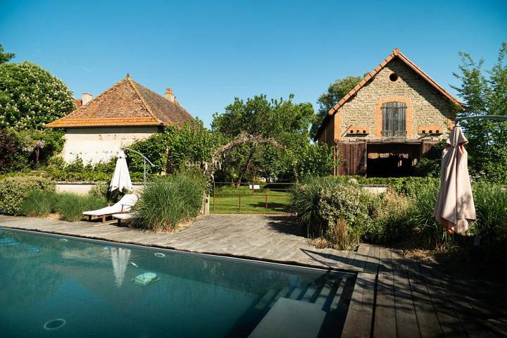 Location de vacances pour 5 personnes, avec vue ainsi que jardin et piscine, adapté aux familles à Céron - 3