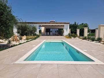 Location de vacances pour 4 personnes, avec terrasse ainsi que piscine et vue à San Pietro In Bevagna