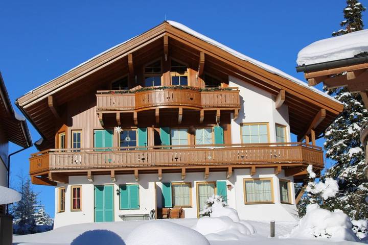 Ferienwohnung für 10 Personen, mit Terrasse und Garten sowie Ausblick