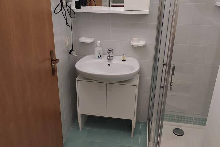 Apartamento entero, 2 min from the historic center. Small apartment in quiet area with balcony. in Riva del Garda, Montañas Garda