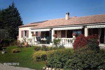 Maison d’hôte pour 2 personnes, avec jardin à Régusse