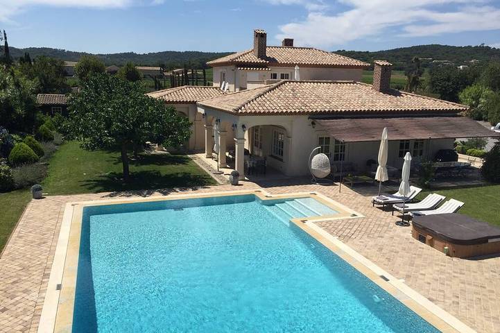 Ferienhaus für 12 Personen, mit Terrasse und Whirlpool sowie Garten in Pampelonne