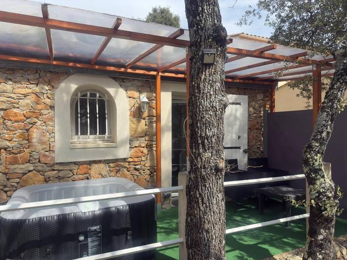 Location de vacances pour 2 personnes, avec terrasse ainsi que jardin et vue à Régusse - 4